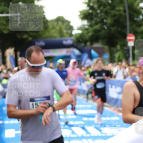 29.06.2025 - hella hamburg halbmarathon Zöllner http://msf.ph/oto/8176943 29.06.2025 10:38:09 Ziel 8091, 9944, 11049, 11952, 14274, 15382, 16698, 17623, 18986 meine-sportfotos.de