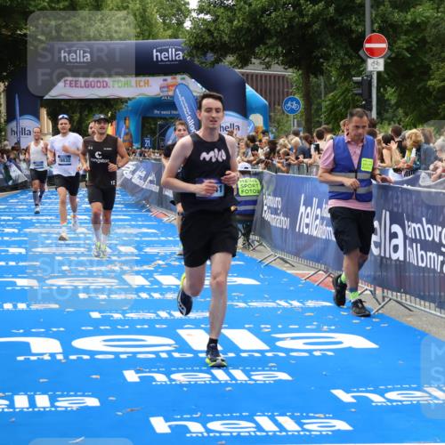 29.06.2025 - hella hamburg halbmarathon Zöllner http://msf.ph/oto/8176970 29.06.2025 10:27:41 Ziel 2203, 5367, 7651, 8731, 10655, 12341, 17354, 18832 meine-sportfotos.de