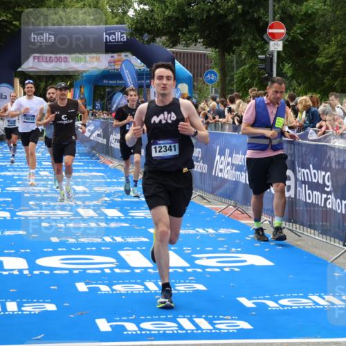 29.06.2025 - hella hamburg halbmarathon Zöllner http://msf.ph/oto/8176979 29.06.2025 10:27:41 Ziel 2203, 5367, 7651, 8731, 10655, 12341, 17354, 18832 meine-sportfotos.de