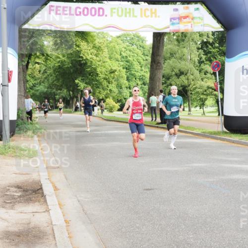 29.06.2025 - hella hamburg halbmarathon MichiJ http://msf.ph/oto/8176980 29.06.2025 10:16:37 Zwischen KM18-KM19 7380, 12992, 13779, 17040, 17258 meine-sportfotos.de