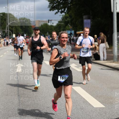29.06.2025 - hella hamburg halbmarathon Yannick Fuchs http://msf.ph/oto/8177013 29.06.2025 10:42:02 20KM 1604, 1613, 1696, 2213, 2284, 2340, 2708, 2839, 2869, 2953, 3976, 4377, 4528, 4601, 5022, 5528, 6009, 6134, 6836, 7599, 8234, 8927, 9544, 9626, 10969, 10988, 11283, 11961, 12679, 12685, 12870, 13007, 13672, 13948, 14383, 14618, 14619, 14730, 15333, 15478, 15479, 16205, 17172, 17451, 17905, 17915, 17979, 18104, 18430, 18758, 18856, 18922, 18974, 19181 meine-sportfotos.de