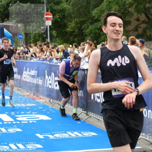 29.06.2025 - hella hamburg halbmarathon Zöllner http://msf.ph/oto/8177016 29.06.2025 10:27:42 Ziel 2203, 5367, 7651, 8731, 10655, 12341, 17354, 18832 meine-sportfotos.de