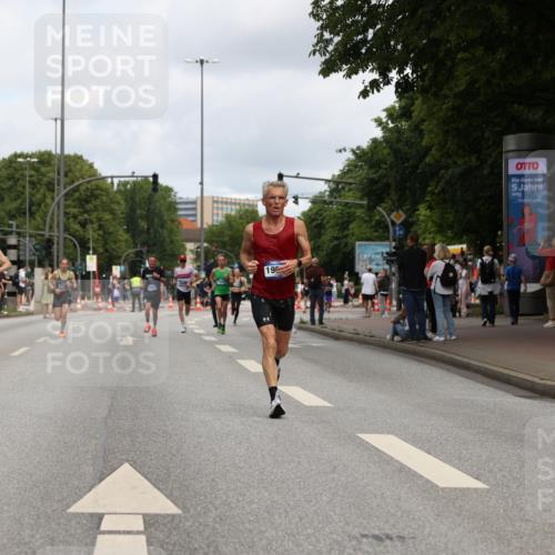 29.06.2025 - hella hamburg halbmarathon Yannick Fuchs http://msf.ph/oto/8177063 29.06.2025 10:27:55 20KM 1910, 2746, 4463, 4679, 4749, 6473, 7723, 10453, 11745, 12290, 12899, 12987, 13686, 14028, 14167, 14276, 14908, 16881, 17056, 17151, 17175, 18679, 18687, 19059 meine-sportfotos.de