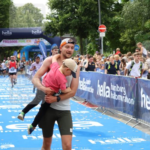 29.06.2025 - hella hamburg halbmarathon Zöllner http://msf.ph/oto/8177064 29.06.2025 10:38:14 Ziel 2849, 5091, 7743, 8002, 14688, 15382, 17623, 18986 meine-sportfotos.de