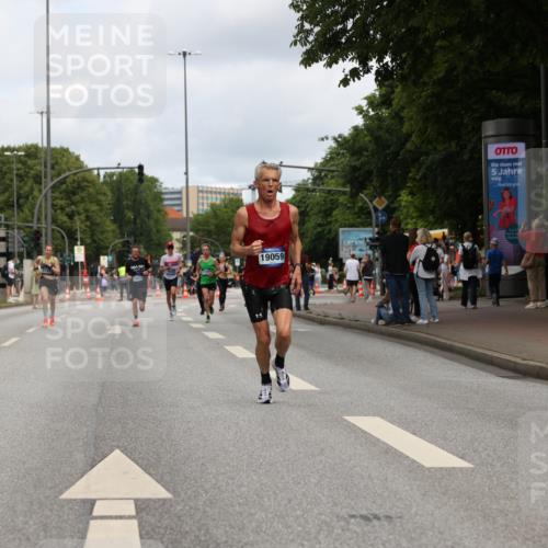 29.06.2025 - hella hamburg halbmarathon Yannick Fuchs http://msf.ph/oto/8177079 29.06.2025 10:27:56 20KM 1910, 2746, 4463, 4679, 4749, 6473, 7723, 10453, 12290, 12899, 12987, 14028, 14167, 14276, 14908, 16881, 17056, 17151, 17175, 18679, 18687, 19059 meine-sportfotos.de