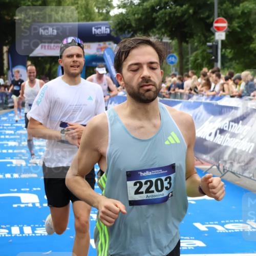29.06.2025 - hella hamburg halbmarathon Zöllner http://msf.ph/oto/8177080 29.06.2025 10:27:45 Ziel 1122, 5367, 8731, 10655, 17893, 18832 meine-sportfotos.de