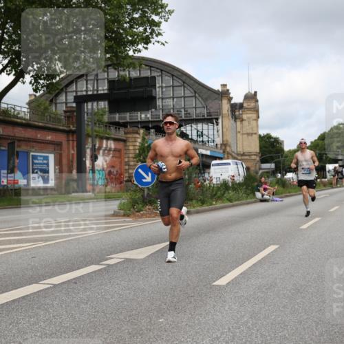 29.06.2025 - hella hamburg halbmarathon Yannick Fuchs http://msf.ph/oto/8177158 29.06.2025 10:27:57 20KM 1910, 2746, 4463, 4602, 4679, 4749, 6473, 7723, 10453, 12290, 12899, 12987, 14028, 14167, 14908, 16881, 17056, 17151, 17175, 18679, 18687, 19059 meine-sportfotos.de