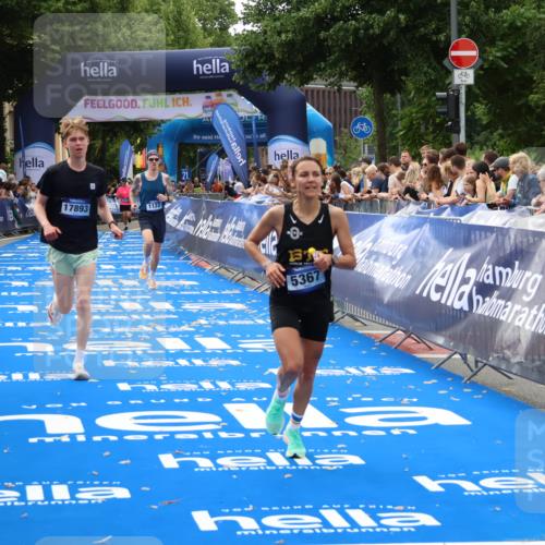 29.06.2025 - hella hamburg halbmarathon Zöllner http://msf.ph/oto/8177193 29.06.2025 10:27:49 Ziel 1122, 5367, 17893 meine-sportfotos.de