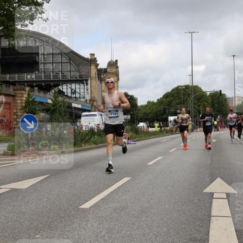 29.06.2025 - hella hamburg halbmarathon Yannick Fuchs http://msf.ph/oto/8177214 29.06.2025 10:27:59 20KM 1910, 2746, 4463, 4602, 4679, 4749, 6473, 7723, 10453, 12290, 12899, 12987, 14167, 14466, 14908, 14975, 16881, 17056, 17151, 17175, 18455, 18679, 18687, 19059 meine-sportfotos.de