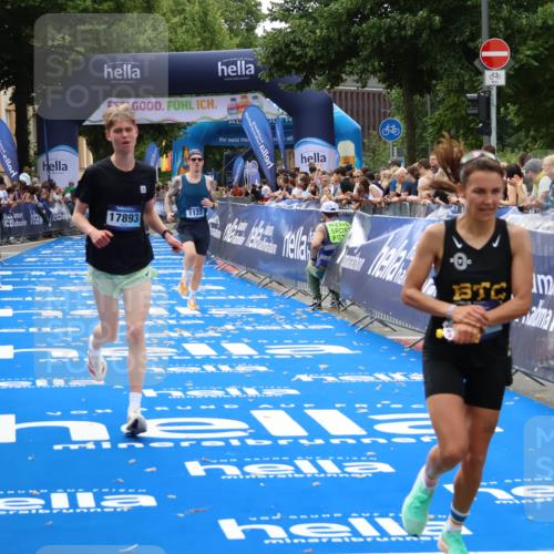 29.06.2025 - hella hamburg halbmarathon Zöllner http://msf.ph/oto/8177215 29.06.2025 10:27:50 Ziel 1122, 5367, 17893 meine-sportfotos.de