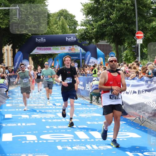 29.06.2025 - hella hamburg halbmarathon Zöllner http://msf.ph/oto/8177220 29.06.2025 10:38:19 Ziel 1688, 2849, 5091, 6095, 7743, 8002, 14688, 18584 meine-sportfotos.de