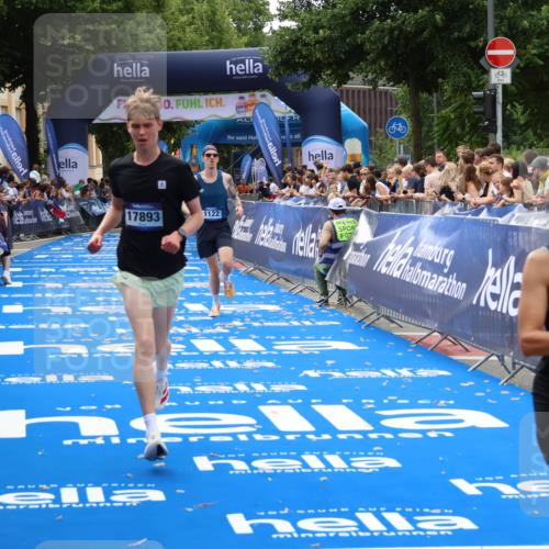 29.06.2025 - hella hamburg halbmarathon Zöllner http://msf.ph/oto/8177221 29.06.2025 10:27:50 Ziel 1122, 5367, 17893 meine-sportfotos.de