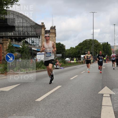 29.06.2025 - hella hamburg halbmarathon Yannick Fuchs http://msf.ph/oto/8177223 29.06.2025 10:27:59 20KM 1910, 2746, 4463, 4602, 4679, 4749, 6473, 7723, 10453, 12290, 12899, 12987, 14167, 14466, 14908, 14975, 16881, 17056, 17151, 17175, 18455, 18679, 18687, 19059 meine-sportfotos.de