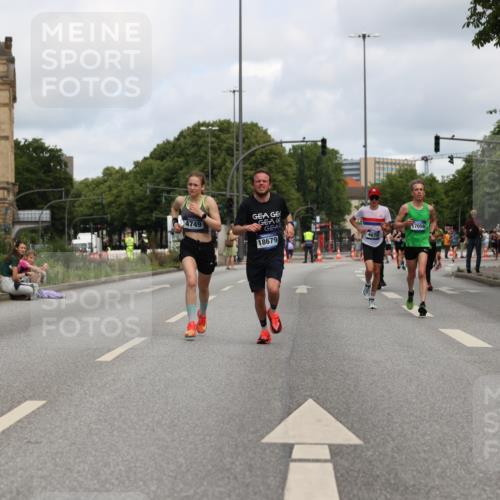 29.06.2025 - hella hamburg halbmarathon Yannick Fuchs http://msf.ph/oto/8177229 29.06.2025 10:28:00 20KM 1910, 2746, 4602, 4679, 4749, 6473, 7723, 8956, 10453, 12290, 12899, 12987, 14167, 14466, 14908, 14975, 16881, 16931, 17056, 17151, 17175, 18455, 18679, 18687, 19059 meine-sportfotos.de