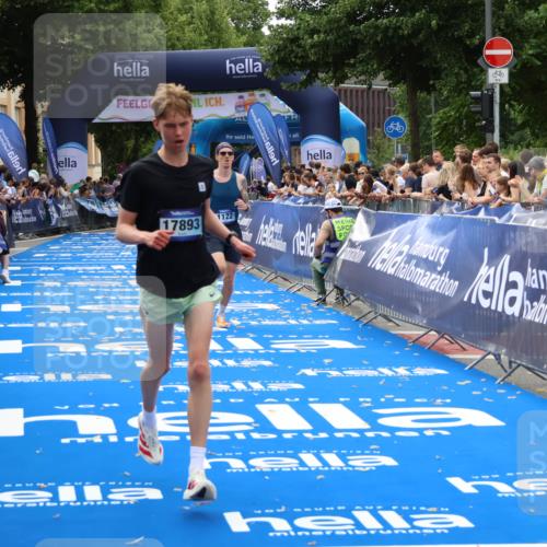 29.06.2025 - hella hamburg halbmarathon Zöllner http://msf.ph/oto/8177230 29.06.2025 10:27:51 Ziel 1122, 17893 meine-sportfotos.de
