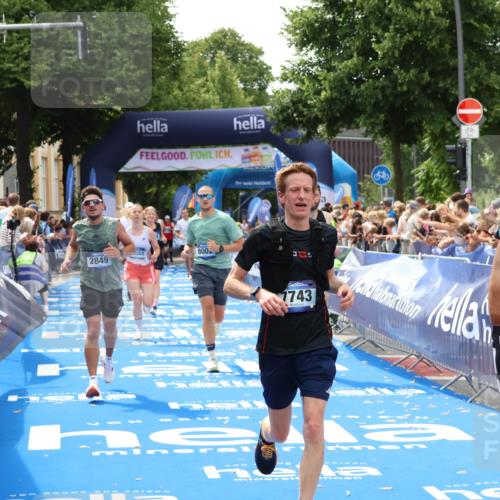 29.06.2025 - hella hamburg halbmarathon Zöllner http://msf.ph/oto/8177252 29.06.2025 10:38:20 Ziel 1042, 1688, 2849, 5091, 6095, 7743, 8002, 14688, 18584 meine-sportfotos.de