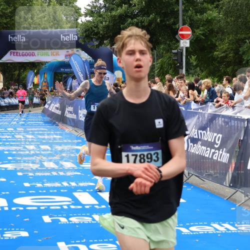 29.06.2025 - hella hamburg halbmarathon Zöllner http://msf.ph/oto/8177259 29.06.2025 10:27:52 Ziel 1122, 17893 meine-sportfotos.de