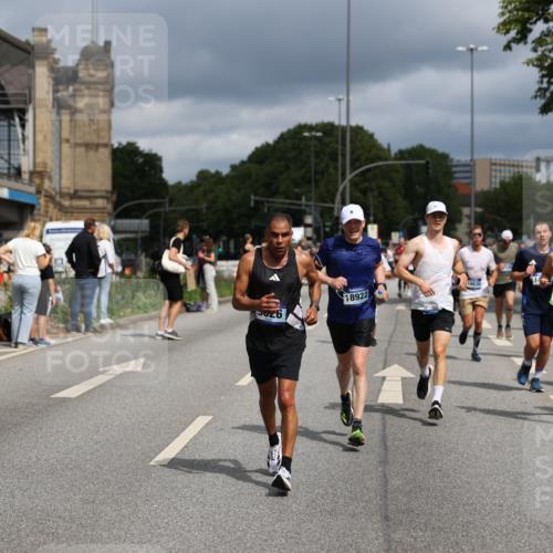 29.06.2025 - hella hamburg halbmarathon Yannick Fuchs http://msf.ph/oto/8177261 29.06.2025 10:42:08 20KM 1320, 1613, 1696, 2213, 2284, 2340, 2708, 2953, 3747, 4324, 4528, 4601, 5024, 5362, 5528, 5915, 6009, 6836, 7599, 8234, 8927, 9262, 9544, 9626, 10969, 11211, 11283, 11961, 12685, 13007, 13948, 14383, 14618, 14619, 14730, 15309, 15333, 15478, 15479, 15808, 16149, 16205, 17451, 17905, 17915, 17979, 18104, 18206, 18430, 18758, 18836, 18922, 18963, 18974, 19181 meine-sportfotos.de