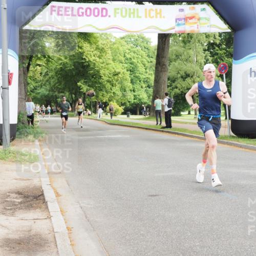 29.06.2025 - hella hamburg halbmarathon MichiJ http://msf.ph/oto/8177262 29.06.2025 10:16:41 Zwischen KM18-KM19 7380, 12992, 13779, 15671, 17040 meine-sportfotos.de