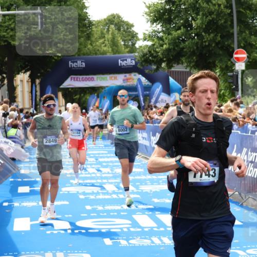 29.06.2025 - hella hamburg halbmarathon Zöllner http://msf.ph/oto/8177263 29.06.2025 10:38:21 Ziel 1042, 1688, 2849, 3431, 6095, 7110, 7743, 8002, 14688, 18584 meine-sportfotos.de
