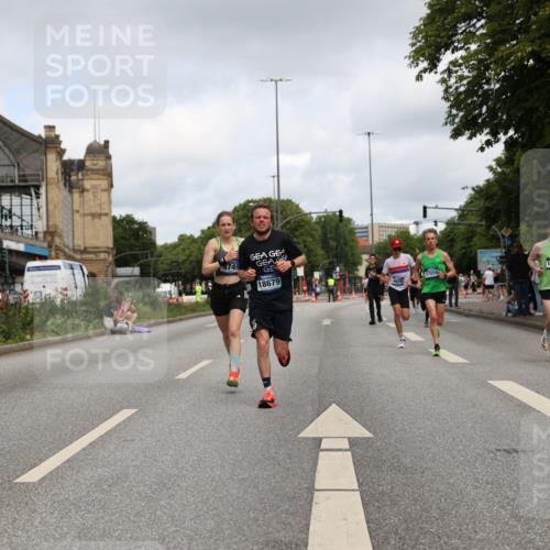 29.06.2025 - hella hamburg halbmarathon Yannick Fuchs http://msf.ph/oto/8177272 29.06.2025 10:28:01 20KM 1910, 2746, 4602, 4679, 4749, 6473, 7723, 8956, 10453, 12290, 12899, 14167, 14466, 14908, 14975, 16881, 16931, 17056, 17151, 17175, 18455, 18679, 18687, 19059 meine-sportfotos.de