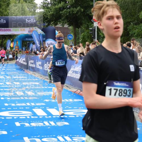 29.06.2025 - hella hamburg halbmarathon Zöllner http://msf.ph/oto/8177282 29.06.2025 10:27:52 Ziel 1122, 17893 meine-sportfotos.de