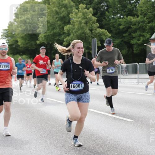 29.06.2025 - hella hamburg halbmarathon Jannik Wohlers http://msf.ph/oto/8177318 29.06.2025 10:22:29 Lombardsbrücke 1029, 1853, 2766, 3003, 3029, 3034, 3600, 5223, 5629, 6784, 6785, 7266, 7891, 7925, 9133, 9913, 10205, 10826, 12190, 13560, 13921, 14525, 14633, 14801, 15469, 15870, 16565, 16566, 16618, 16801, 16863, 17657 meine-sportfotos.de
