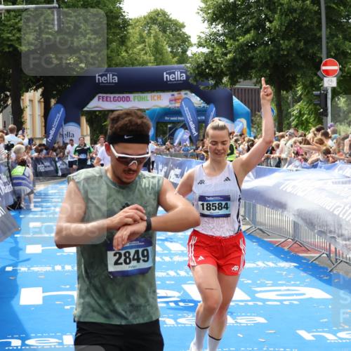 29.06.2025 - hella hamburg halbmarathon Zöllner http://msf.ph/oto/8177346 29.06.2025 10:38:23 Ziel 1042, 1688, 3431, 6095, 7110, 8002, 18584, 18761 meine-sportfotos.de
