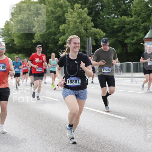 29.06.2025 - hella hamburg halbmarathon Jannik Wohlers http://msf.ph/oto/8177354 29.06.2025 10:22:30 Lombardsbrücke 1029, 1853, 2766, 3003, 3029, 3034, 5223, 5629, 6578, 6784, 6785, 7266, 7891, 9133, 9913, 10205, 10826, 12190, 13560, 13921, 14525, 14801, 15469, 15870, 16565, 16566, 16618, 16801, 16863, 17657 meine-sportfotos.de