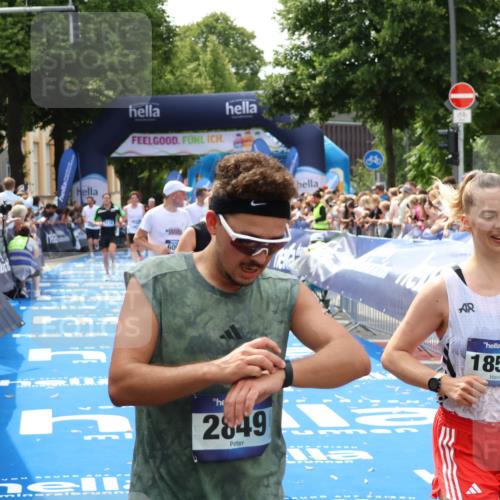 29.06.2025 - hella hamburg halbmarathon Zöllner http://msf.ph/oto/8177369 29.06.2025 10:38:24 Ziel 1042, 1688, 3431, 6095, 7110, 14992, 16075, 18584, 18761 meine-sportfotos.de
