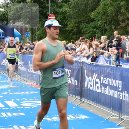 29.06.2025 - hella hamburg halbmarathon Zöllner http://msf.ph/oto/8177373 29.06.2025 10:28:05 Ziel 10106, 10485, 12189, 13383, 14757, 15883, 17488 meine-sportfotos.de