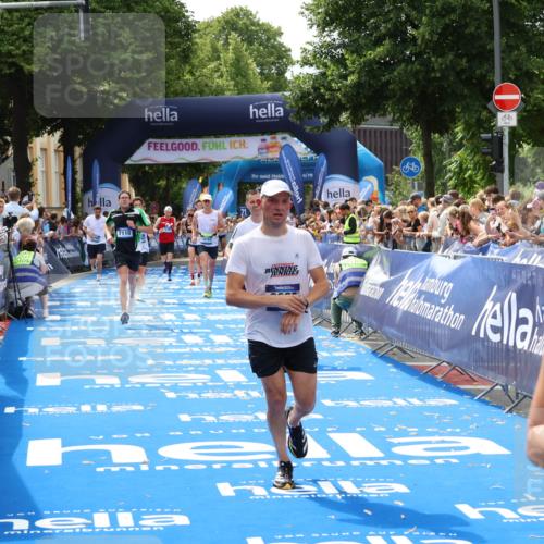 29.06.2025 - hella hamburg halbmarathon Zöllner http://msf.ph/oto/8177398 29.06.2025 10:38:26 Ziel 1042, 1710, 2745, 3014, 3431, 3790, 6095, 7110, 14992, 16075, 18761 meine-sportfotos.de
