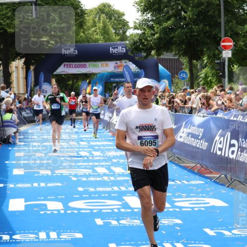 29.06.2025 - hella hamburg halbmarathon Zöllner http://msf.ph/oto/8177422 29.06.2025 10:38:26 Ziel 1042, 1710, 2745, 3014, 3431, 3790, 6095, 7110, 14992, 16075, 18761 meine-sportfotos.de