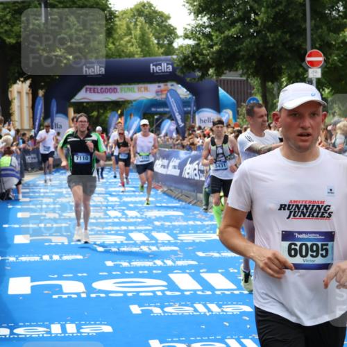 29.06.2025 - hella hamburg halbmarathon Zöllner http://msf.ph/oto/8177469 29.06.2025 10:38:28 Ziel 1042, 1710, 2745, 3014, 3431, 3790, 7110, 8571, 14992, 16075, 16280, 18357, 18761 meine-sportfotos.de