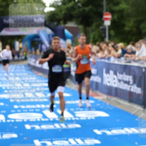 29.06.2025 - hella hamburg halbmarathon Zöllner http://msf.ph/oto/8177495 29.06.2025 10:28:10 Ziel 13383, 14757, 15883 meine-sportfotos.de