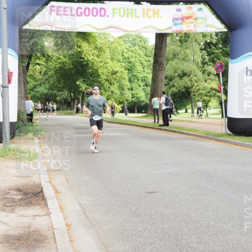 29.06.2025 - hella hamburg halbmarathon MichiJ http://msf.ph/oto/8177498 29.06.2025 10:16:43 Zwischen KM18-KM19 7380, 12992, 13779, 15671, 17040 meine-sportfotos.de