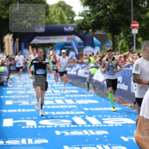29.06.2025 - hella hamburg halbmarathon Zöllner http://msf.ph/oto/8177501 29.06.2025 10:38:28 Ziel 1042, 1710, 2745, 3014, 3431, 3790, 7110, 8571, 14992, 16075, 16280, 18357, 18761 meine-sportfotos.de