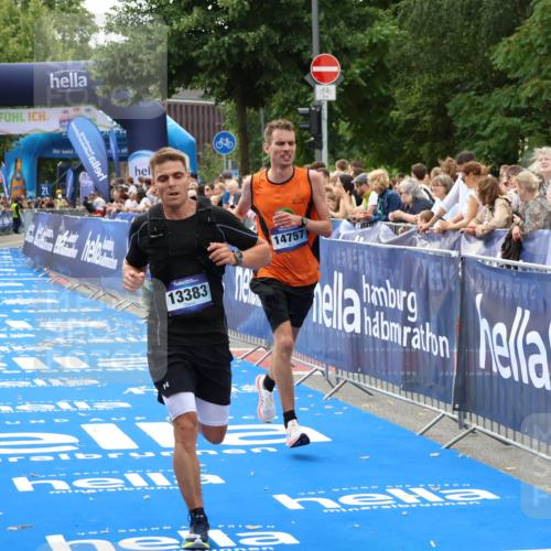 29.06.2025 - hella hamburg halbmarathon Zöllner http://msf.ph/oto/8177506 29.06.2025 10:28:10 Ziel 13383, 14757, 15883 meine-sportfotos.de