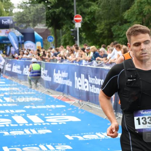 29.06.2025 - hella hamburg halbmarathon Zöllner http://msf.ph/oto/8177544 29.06.2025 10:28:11 Ziel 13383, 14757, 15883 meine-sportfotos.de