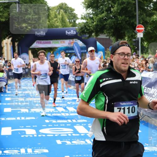29.06.2025 - hella hamburg halbmarathon Zöllner http://msf.ph/oto/8177585 29.06.2025 10:38:30 Ziel 1710, 2745, 3014, 3431, 3790, 7110, 8571, 14992, 16075, 16280, 18357, 18761 meine-sportfotos.de