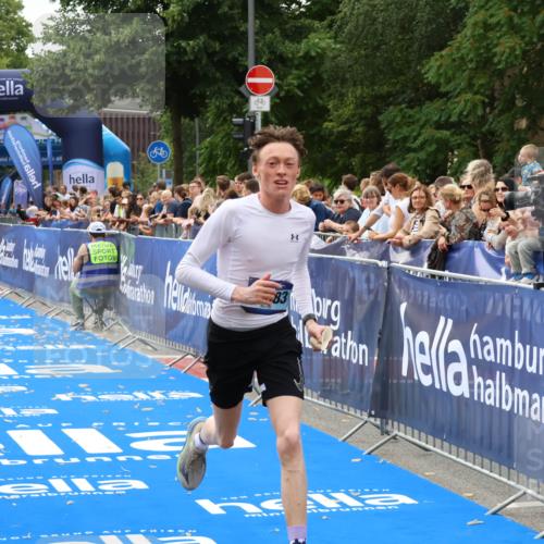 29.06.2025 - hella hamburg halbmarathon Zöllner http://msf.ph/oto/8177608 29.06.2025 10:28:14 Ziel 7389, 15883 meine-sportfotos.de