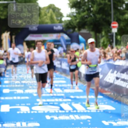29.06.2025 - hella hamburg halbmarathon Zöllner http://msf.ph/oto/8177623 29.06.2025 10:38:31 Ziel 1710, 2745, 3014, 3790, 8571, 14992, 16075, 16280, 18357, 18761 meine-sportfotos.de