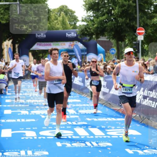 29.06.2025 - hella hamburg halbmarathon Zöllner http://msf.ph/oto/8177638 29.06.2025 10:38:31 Ziel 1710, 2745, 3014, 3790, 8571, 14992, 16075, 16280, 18357, 18761 meine-sportfotos.de