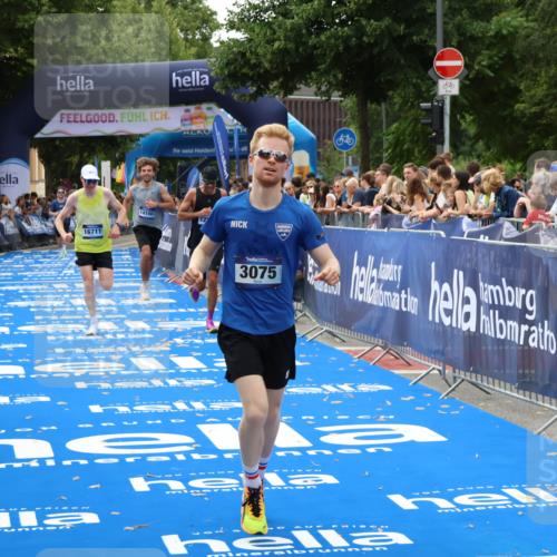 29.06.2025 - hella hamburg halbmarathon Zöllner http://msf.ph/oto/8177668 29.06.2025 10:28:26 Ziel 3075, 5328, 12529, 14140, 16711 meine-sportfotos.de