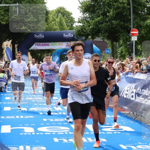 29.06.2025 - hella hamburg halbmarathon Zöllner http://msf.ph/oto/8177687 29.06.2025 10:38:32 Ziel 1710, 2745, 3014, 3790, 8571, 14905, 14992, 16075, 16280, 18357, 18761 meine-sportfotos.de