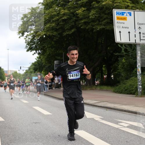 29.06.2025 - hella hamburg halbmarathon Yannick Fuchs http://msf.ph/oto/8177700 29.06.2025 10:28:07 20KM 1910, 1959, 2746, 2836, 4602, 4679, 4749, 6473, 7723, 8956, 10453, 12290, 14167, 14466, 14975, 16881, 16931, 17056, 17151, 17175, 17802, 18455, 18679, 18687, 18731, 18854 meine-sportfotos.de