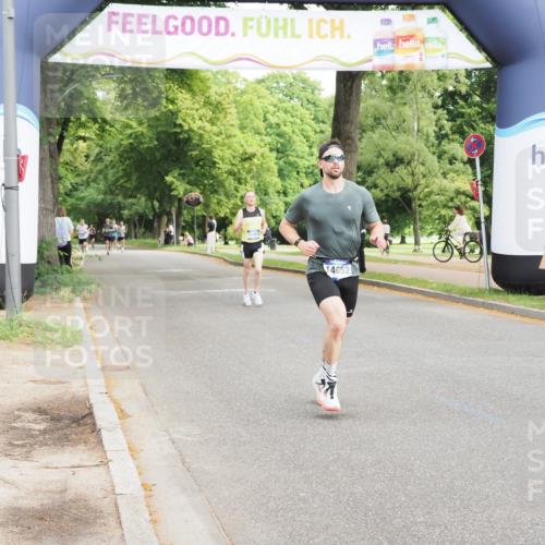 29.06.2025 - hella hamburg halbmarathon MichiJ http://msf.ph/oto/8177739 29.06.2025 10:16:45 Zwischen KM18-KM19 10485, 12992, 13779, 15671 meine-sportfotos.de