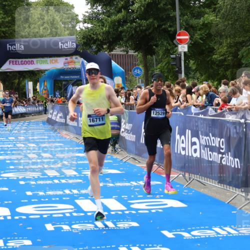 29.06.2025 - hella hamburg halbmarathon Zöllner http://msf.ph/oto/8177740 29.06.2025 10:28:28 Ziel 5328, 12529, 14140, 16711 meine-sportfotos.de