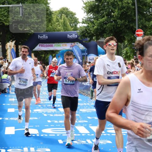 29.06.2025 - hella hamburg halbmarathon Zöllner http://msf.ph/oto/8177742 29.06.2025 10:38:34 Ziel 1710, 2745, 3014, 3790, 8571, 11379, 14905, 16280, 18357 meine-sportfotos.de