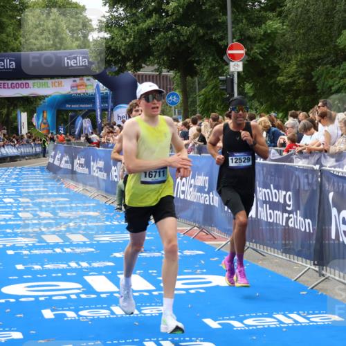 29.06.2025 - hella hamburg halbmarathon Zöllner http://msf.ph/oto/8177752 29.06.2025 10:28:28 Ziel 5328, 12529, 14140, 16711 meine-sportfotos.de